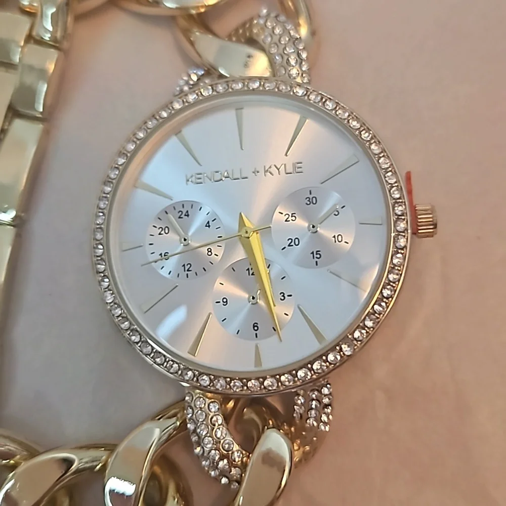 KENDALL & KYLIE Watch and Bracelet gift 🎁 set - Picture 7 of 9
